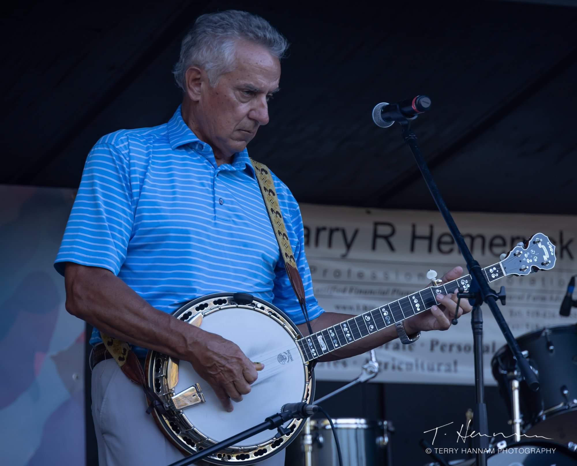 Denis on banjo